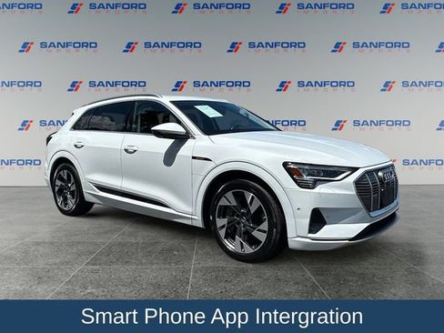 Used 2023 Audi e-tron Premium Plus w/ Premium Plus Package AWD/4WD image 9