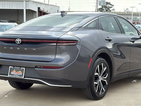 Certified 2024 Toyota Crown Limited image 5