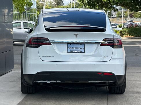 Used 2018 Tesla Model X 100D AWD/4WD image 4