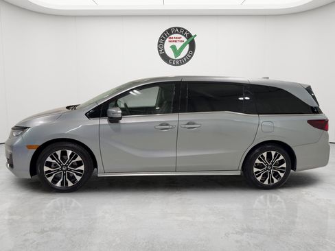 Used 2025 Honda Odyssey Elite image 2