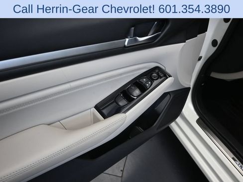 Used 2021 Nissan Altima 2.5 SL FWD image 11
