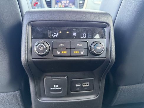 Used 2023 GMC Acadia Denali image 33