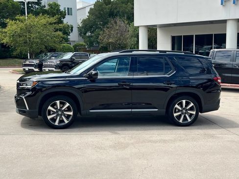 Used 2025 Honda Pilot Touring image 3
