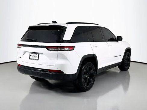Used 2023 Jeep Grand Cherokee Altitude AWD/4WD image 7