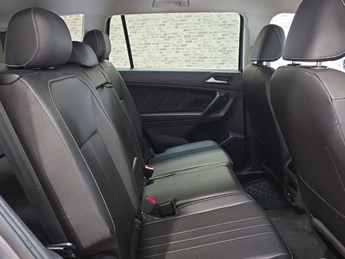 Used 2023 Volkswagen Tiguan SE image 16