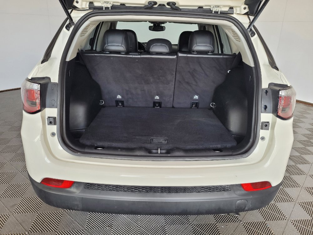 Used 2018 Jeep Compass Latitude w/ Popular Equipment Group FWD image 29