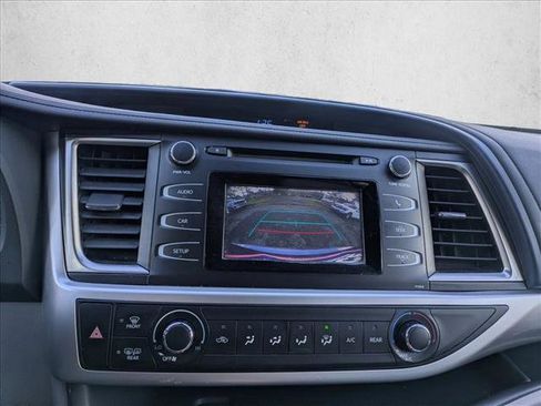 Used 2019 Toyota Highlander LE image 13