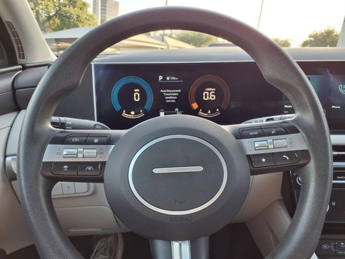 Used 2025 Hyundai Tucson SEL FWD image 23