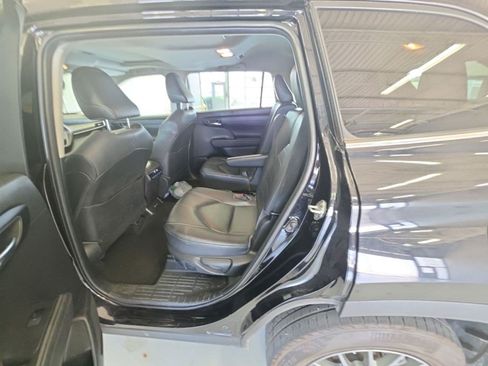 Used 2020 Toyota Highlander XLE AWD/4WD image 11