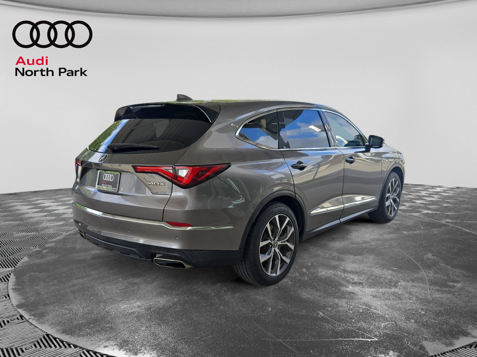 Used 2024 Acura MDX w/ Technology Package FWD image 5