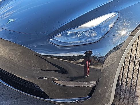 Used 2024 Tesla Model Y Long Range image 36