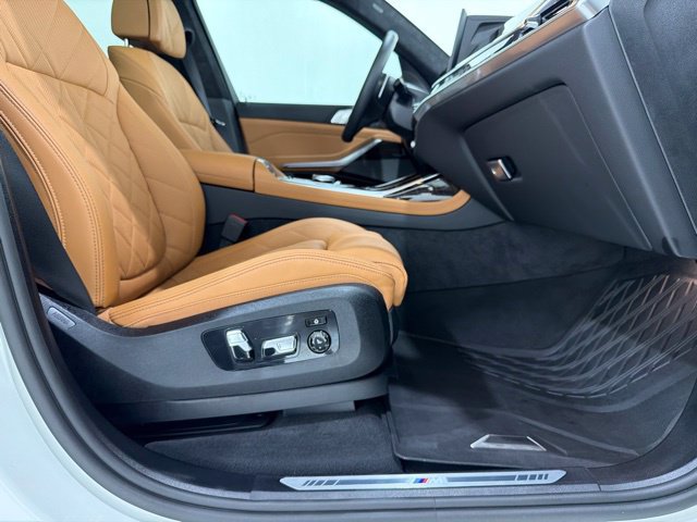 Used 2026 BMW X7 xDrive40i w/ M Sport Package AWD/4WD image 22