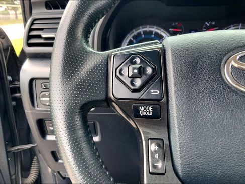 Used 2017 Toyota 4Runner TRD Off-Road Premium AWD/4WD image 23