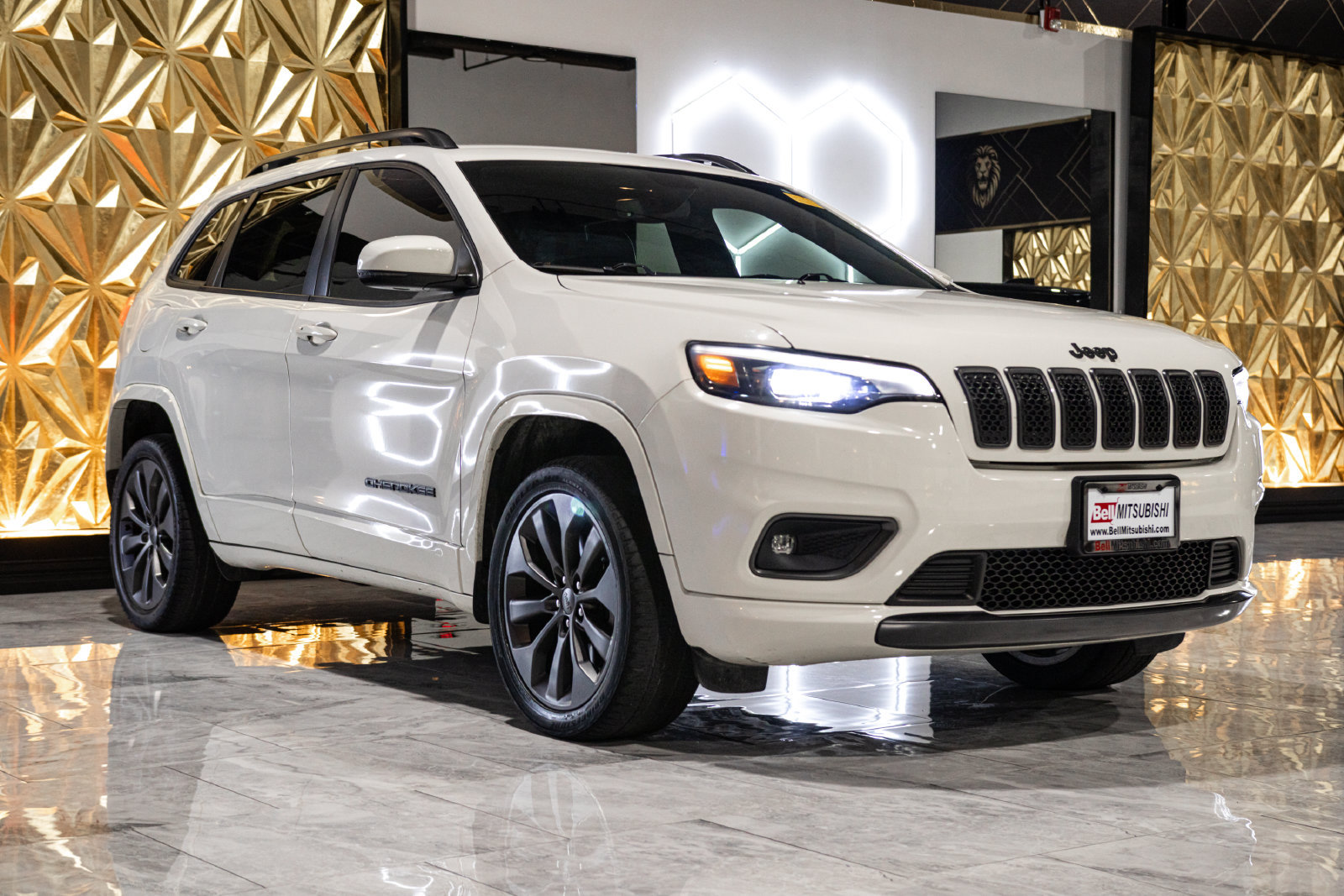 Used 2019 Jeep Cherokee High Altitude AWD/4WD image 2