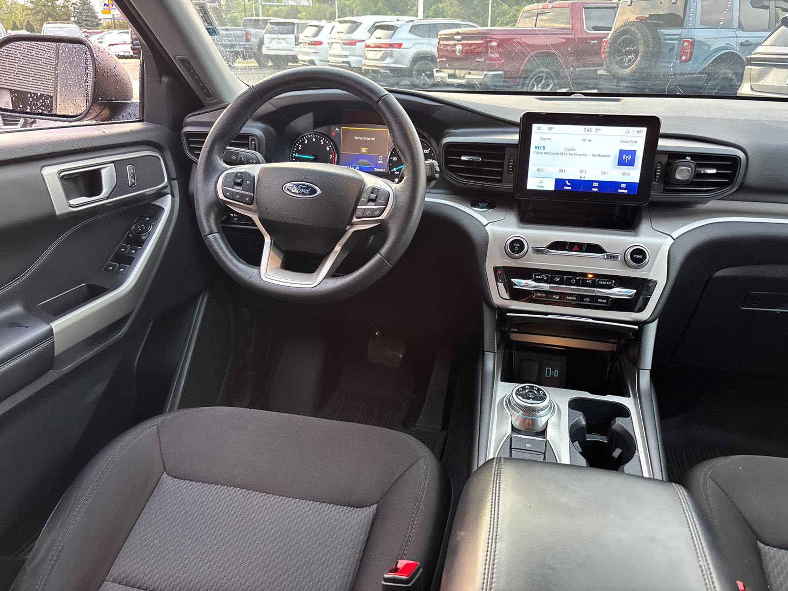 Used 2023 Ford Explorer XLT AWD/4WD image 29
