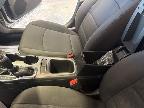 Used 2017 Chevrolet Cruze LT FWD image 20