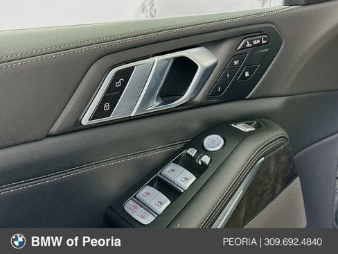 Used 2024 BMW X7 xDrive40i w/ Premium Package image 18