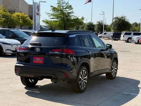 Used 2025 Toyota Corolla Cross XLE FWD image 3
