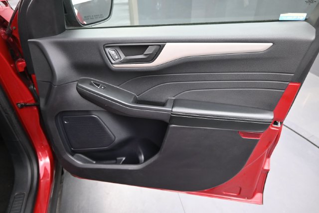 Used 2022 Ford Escape SE w/ SE Sport Appearance Package FWD image 27