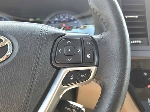 Used 2020 Toyota Sienna XLE w/ XLE Navigation Package AWD/4WD image 35