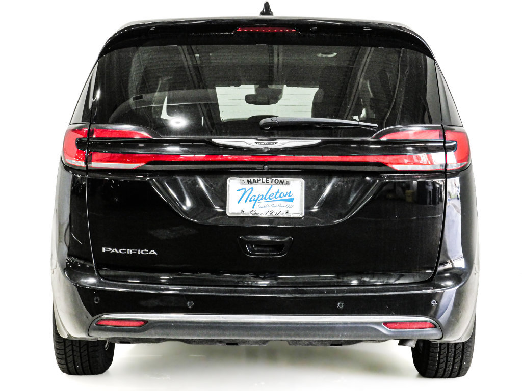 Used 2024 Chrysler Pacifica Touring-L FWD image 7