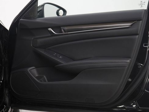 Used 2022 Honda Accord Sport image 9