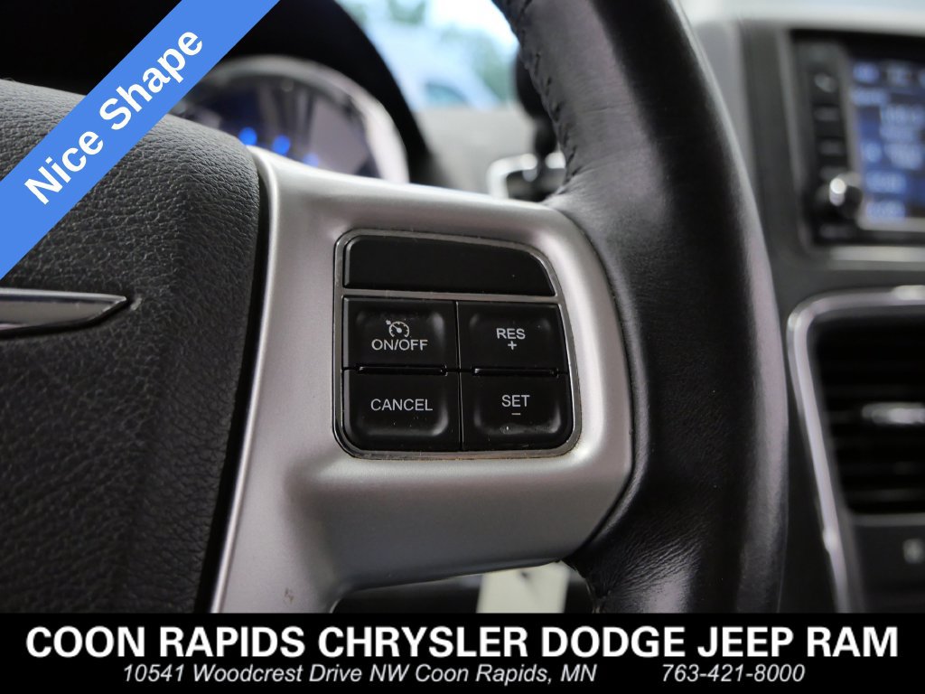 Used 2014 Chrysler Town & Country Touring FWD image 21