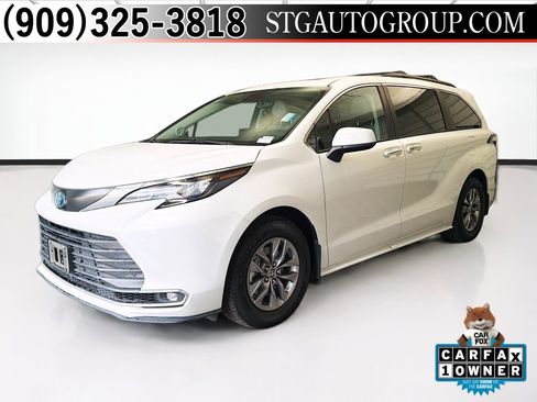Used 2024 Toyota Sienna XLE w/ XLE Plus Package image 1