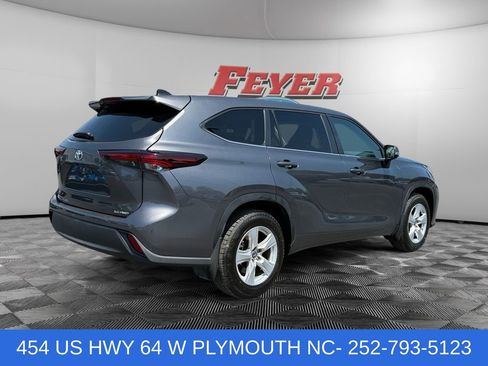 Used 2024 Toyota Highlander LE AWD/4WD image 5