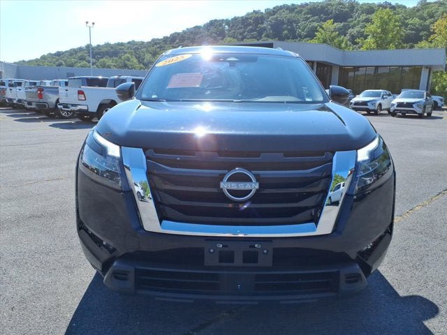 Certified 2025 Nissan Pathfinder SV AWD/4WD image 2