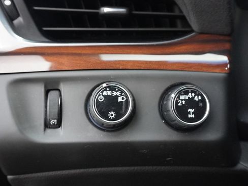 Used 2020 Cadillac Escalade ESV Luxury AWD/4WD image 39