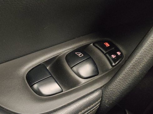 Used 2020 Nissan Rogue SV image 27