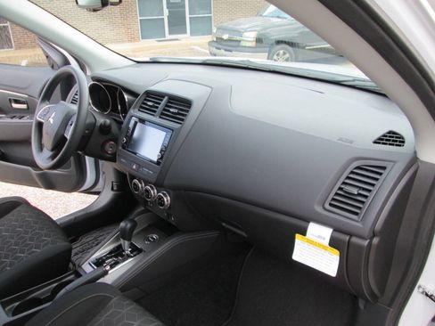 Used 2025 Mitsubishi Outlander Sport ES AWD/4WD image 57