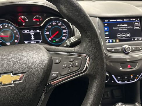 Used 2019 Chevrolet Cruze LT image 38
