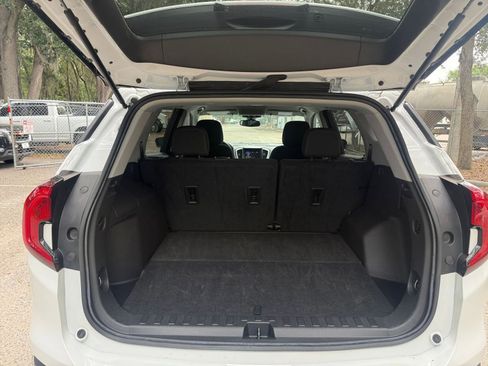 Used 2024 GMC Terrain SLE FWD image 29
