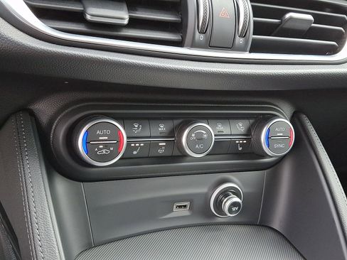 Used 2024 Alfa Romeo Stelvio Veloce image 16