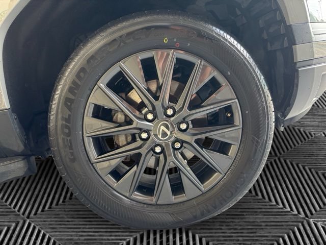 Used 2024 Lexus GX 550 w/ Cold Area Package AWD/4WD image 32