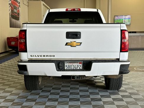 Used 2018 Chevrolet Silverado 1500 Custom w/ Custom Value Package AWD/4WD image 5