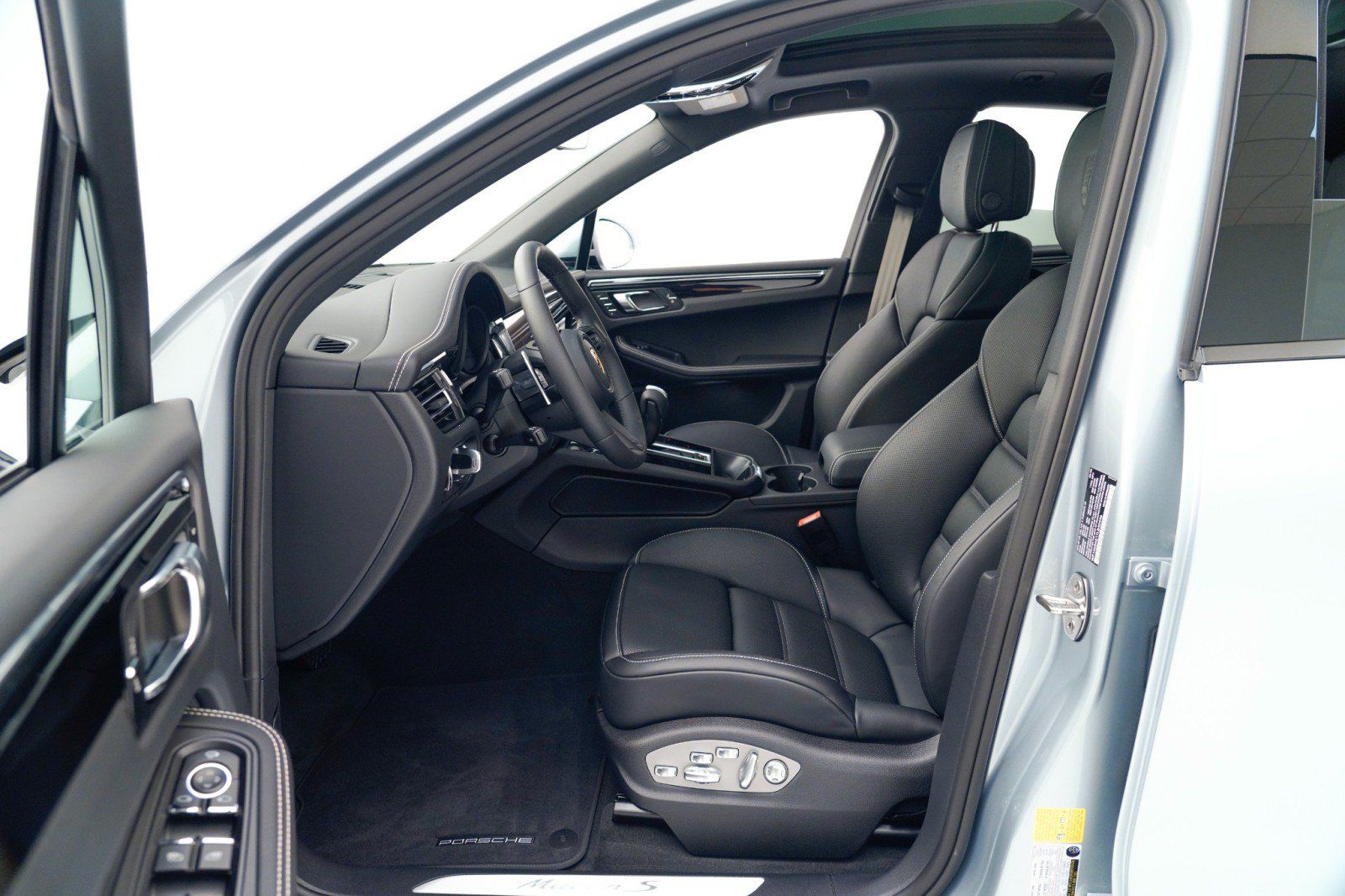 Used 2026 Porsche Macan S AWD/4WD image 18