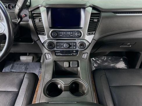Used 2020 Chevrolet Suburban LT image 39