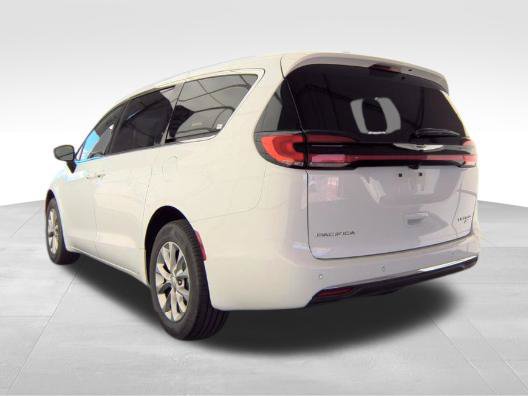Used 2026 Chrysler Pacifica Limited AWD/4WD image 3