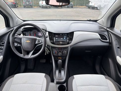 Used 2017 Chevrolet Trax LS image 17