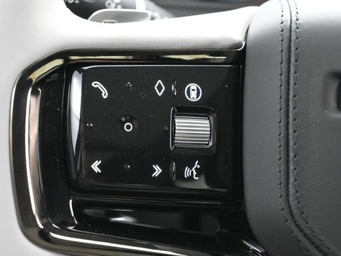 Certified 2025 Land Rover Range Rover Velar Dynamic SE image 18