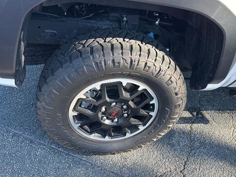 Used 2025 Toyota Tacoma TRD Off-Road image 30