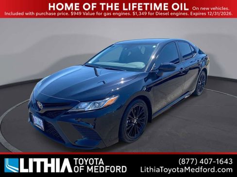 Certified 2020 Toyota Camry SE FWD image 1