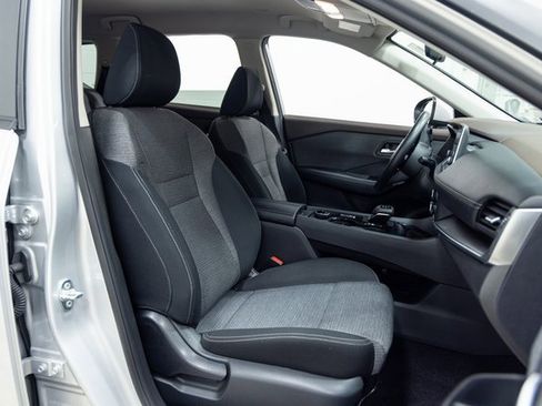 Used 2023 Nissan Rogue SV image 27