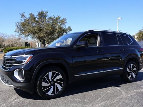 Certified 2025 Volkswagen Atlas SEL image 3
