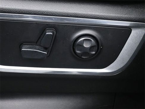 Used 2020 RAM 1500 Laramie image 31