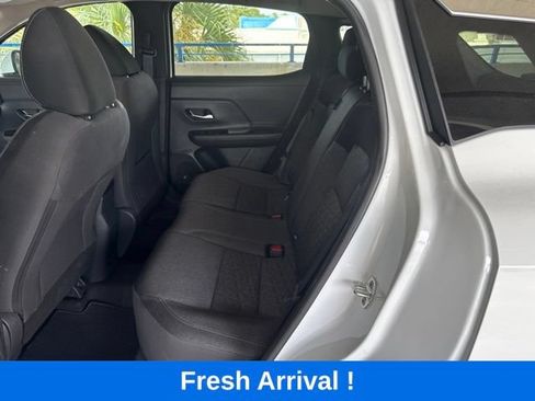 Used 2025 Nissan Kicks SV FWD image 3