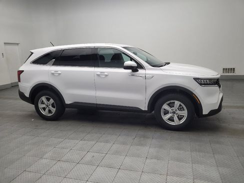 Used 2023 Kia Sorento LX image 11